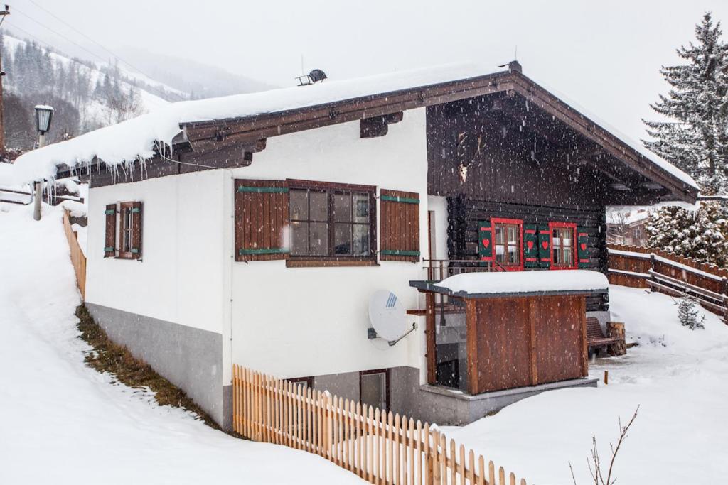 Chalet Appartement Alpenherz Saalbach-Hinterglemm Room photo